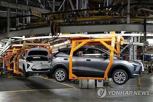 미시간주의 GM 쉐보레 볼트 전기차 생산라인