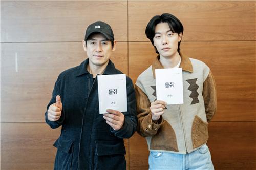 좌측부터 배우 설경구·류준열