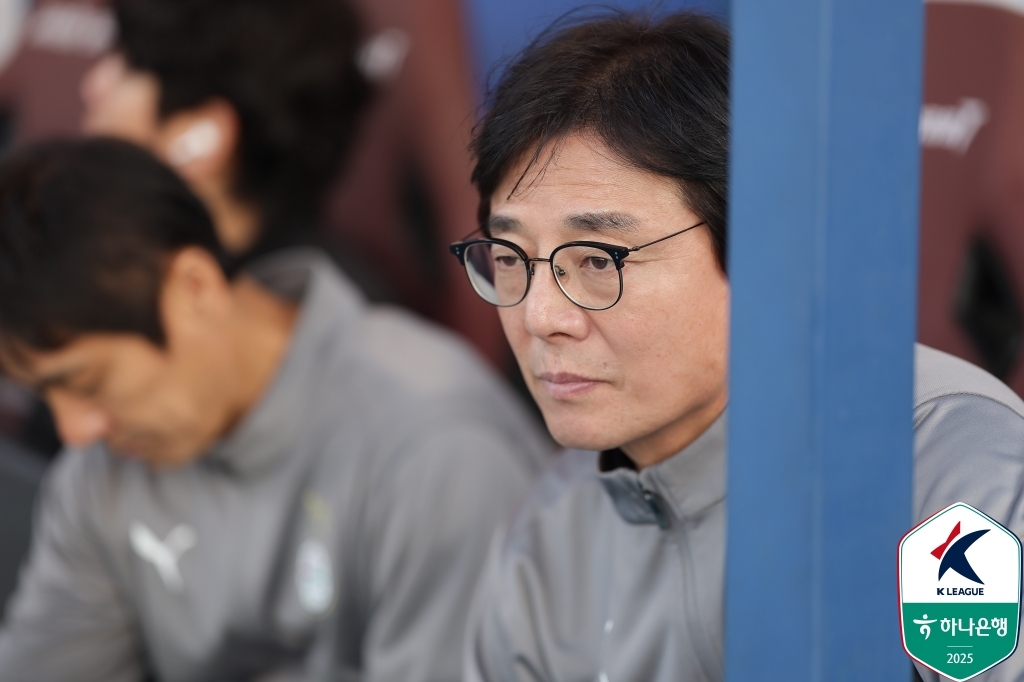 황선홍 대전 감독.