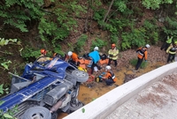 삼척서 1t 트럭 도로 옆 개울로 추락…70대 운전자 숨져