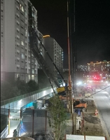 용인 전철 공사현장 항타기 아파트로 넘어져…주민 대피