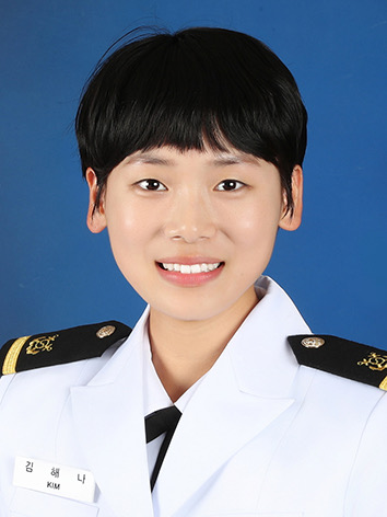 10일 잠실구장에서 시타자로 나서는 김해나 소위