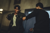 광장 빠진 '광장'…웹툰과 달라진 넷플 시리즈에 엇갈린 반응
