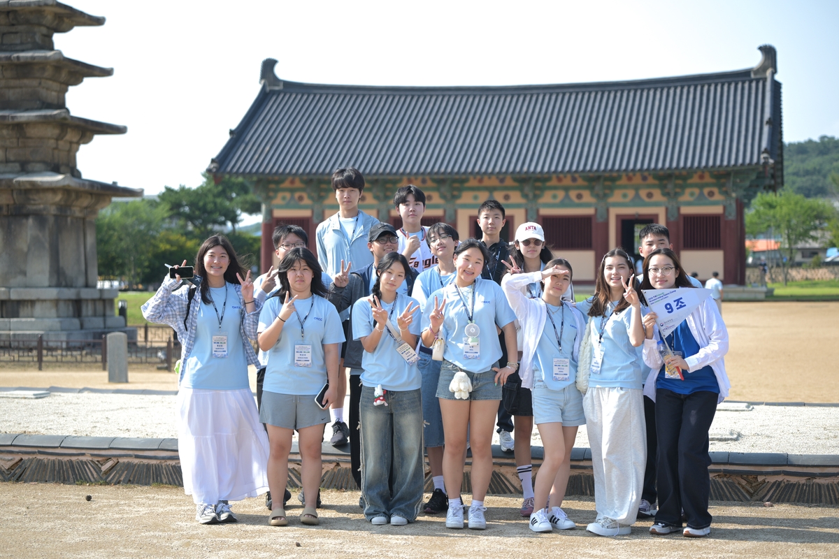부여 정림사지를 방문한 차세대 동포들