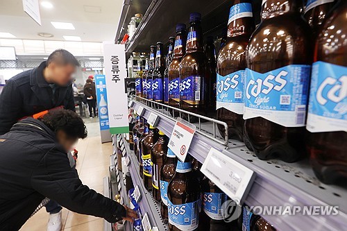 맥주원료 수입하며 165억 탈세 오비맥주 임원들 재판 …