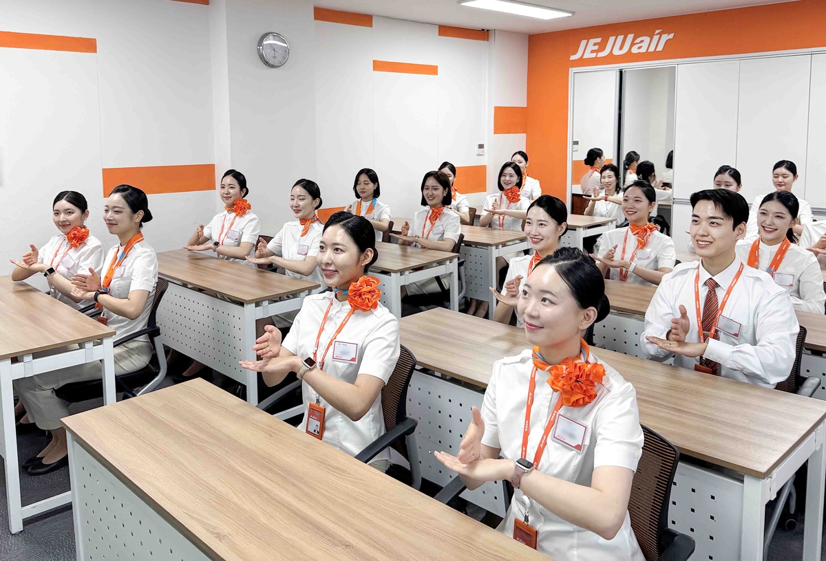 제주항공, 두 자릿수 신입 객실승무원 공채…10일까지 …