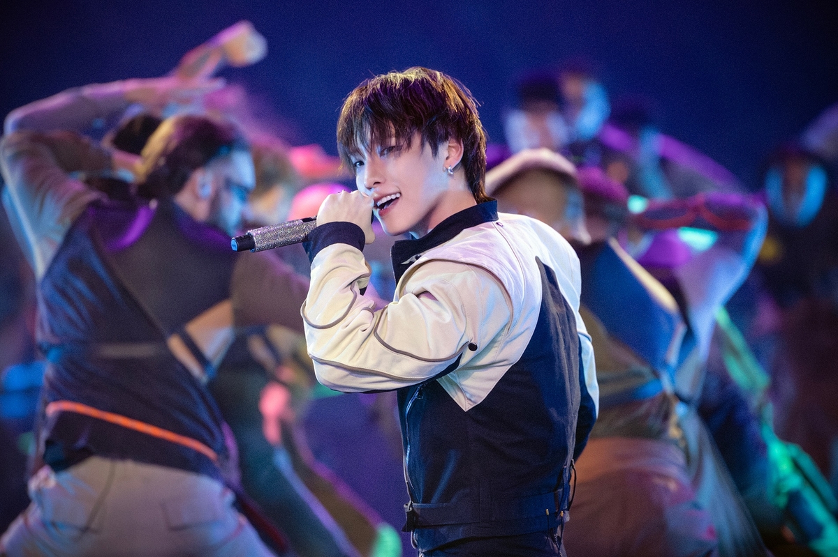 세븐틴 디노 'e스포츠 월드컵' 개막공연…댄서 30명과 군무