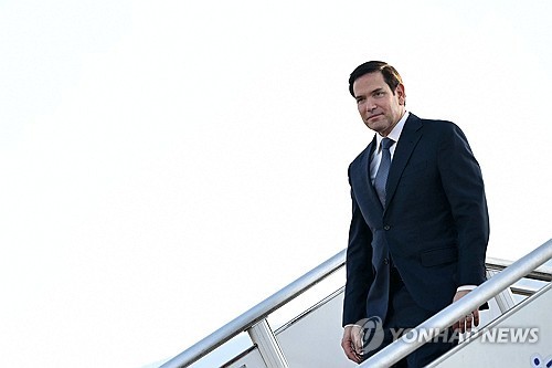'관세 불만' 日이시바 "자립" 발언에 美국무 "군사력…
