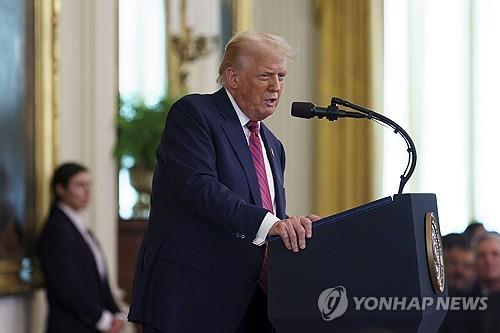 트럼프, 외설그림 보도에 14조원 소송…WSJ "강력 …