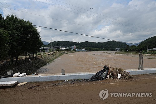 소방당국, 59명 투입 이틀째 가평 실종자 수색·구조작…