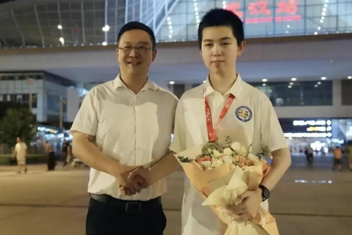 '국제수학올림피아드 1위' 중국팀의 뇌성마비 고교생 '…