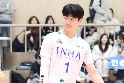 인하대 1학년인 새내기 거포 윤경