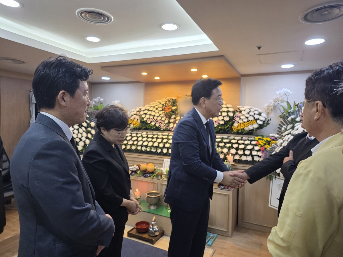 국민의힘 지도부, 무궁화호 열차사고 희생자 조문
