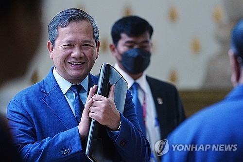 국회 도착한 훈 마네트 캄보디아 총리