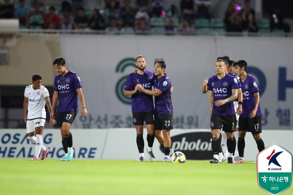 K리그1 안양, 10명 싸운 제주에 역전승…승격 후 첫 3연승