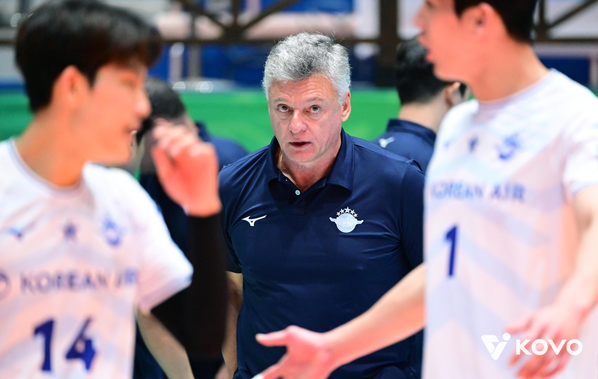 우승 이끈 대한항공 헤난 신임 감독 "헌신이 결과로 나왔다"