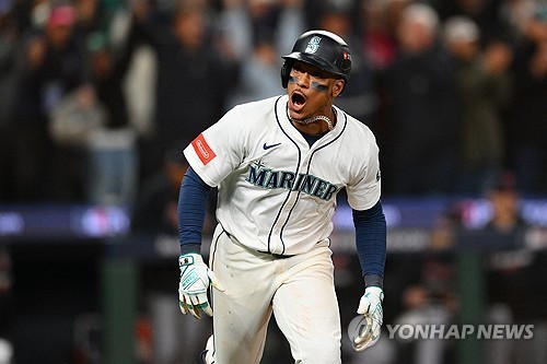 폴랑코, 연장 15회 끝내기 안타…시애틀, 24년 만에 ALCS 진출