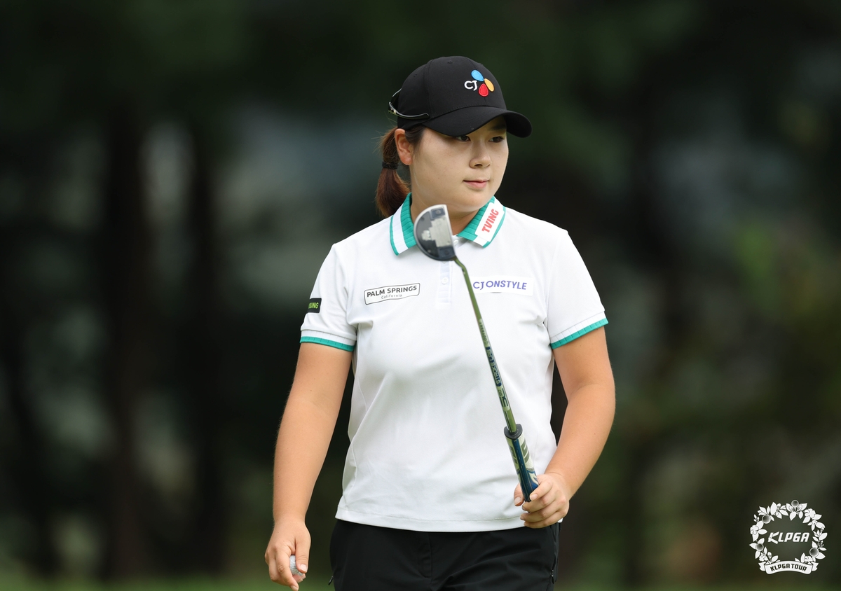 홍정민, KLPGA 놀부·화미 마스터즈 2R 단독 선두…이동은 2위