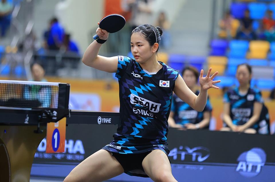 여자탁구 대표팀의 막내 김나영의 경기 장면