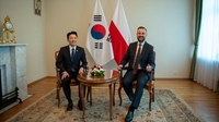 '방산 특사' 강훈식, 폴란드 국방장관 만나 방산·경제협력 논의