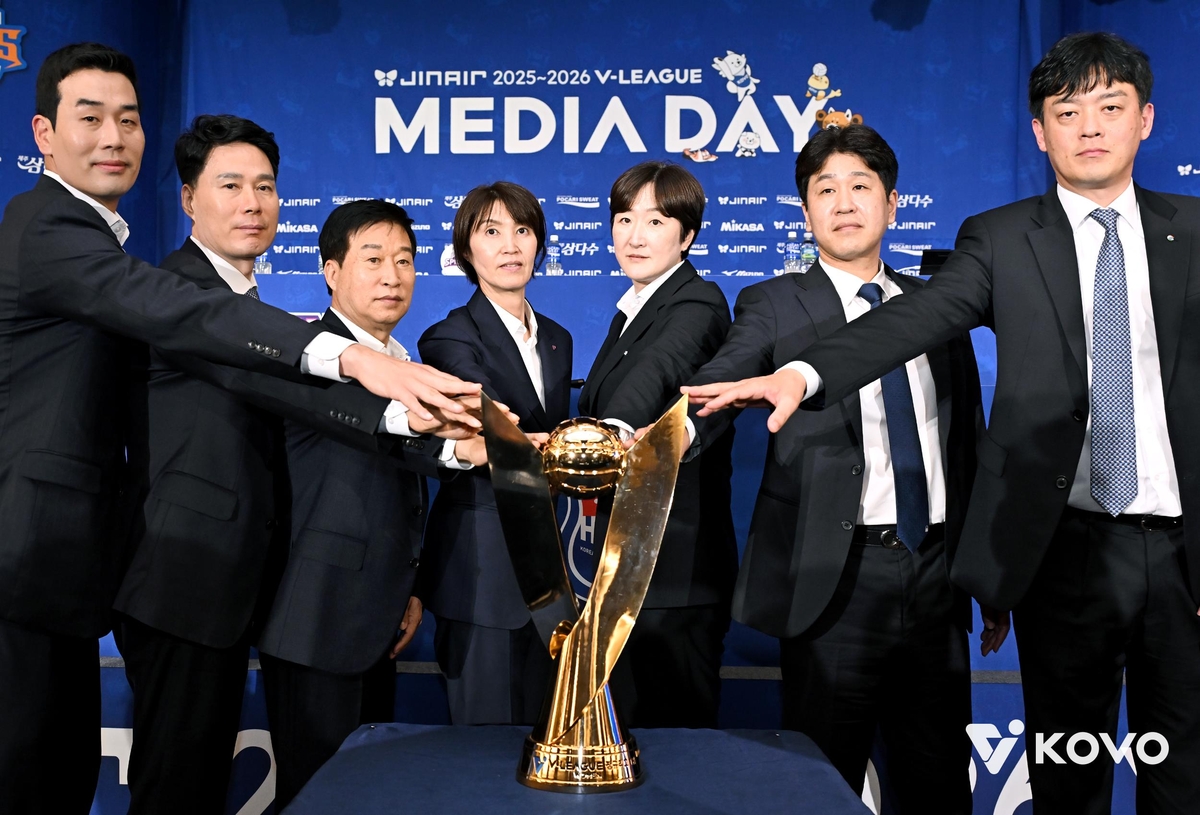 프로배구 여자부 미디어데이에 나선 감독들