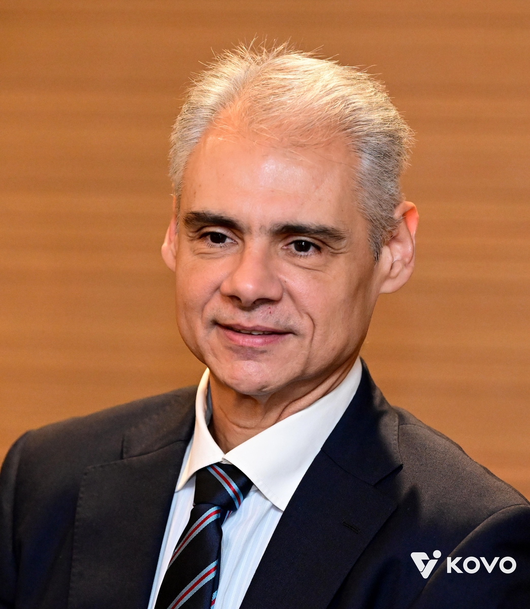 레오나르도 아폰소 KB손해보험 감독