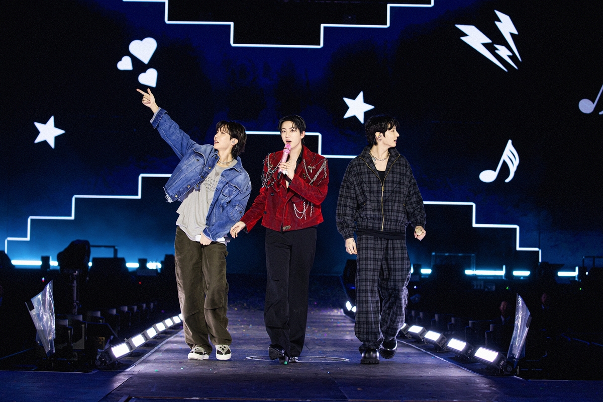 BTS(방탄소년단) 좌측부터 제이홉, 진, 정국