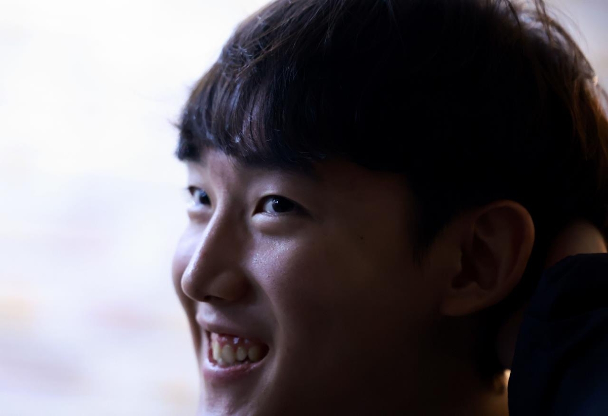 인터뷰하는 쇼트트랙 남자대표팀 임종언