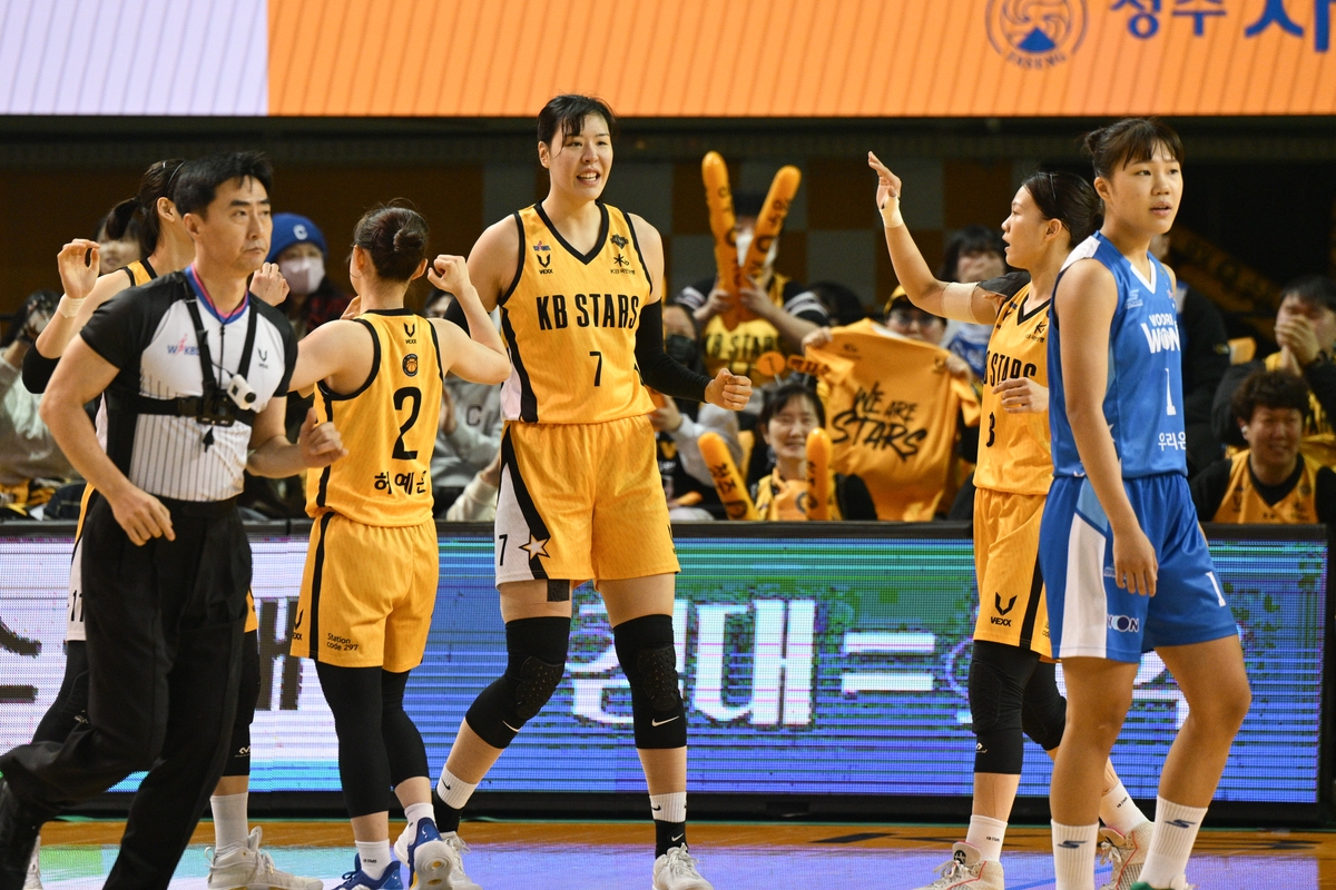 [여자농구개막] ②'대들보' 박지수가 돌아왔다…김정은 역대 최다 출전 눈앞