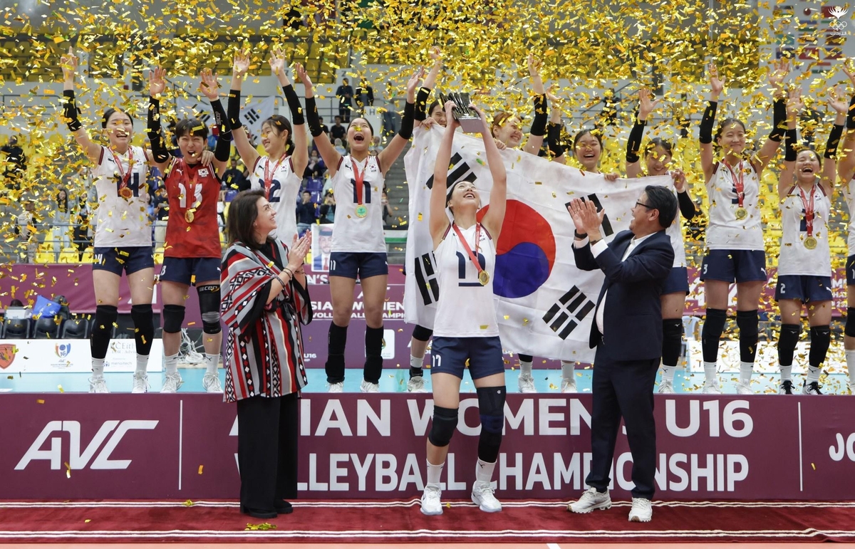 '아시아 제패' U-16 여자배구 선수들 '황금세대' 이룰까