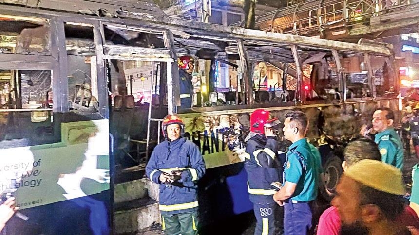 방화로 불에 탄 버스