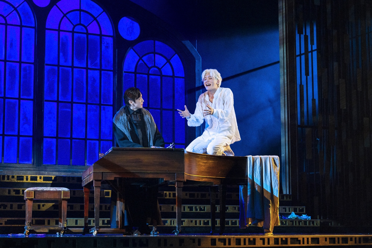 연극 '아마데우스' 속 장면