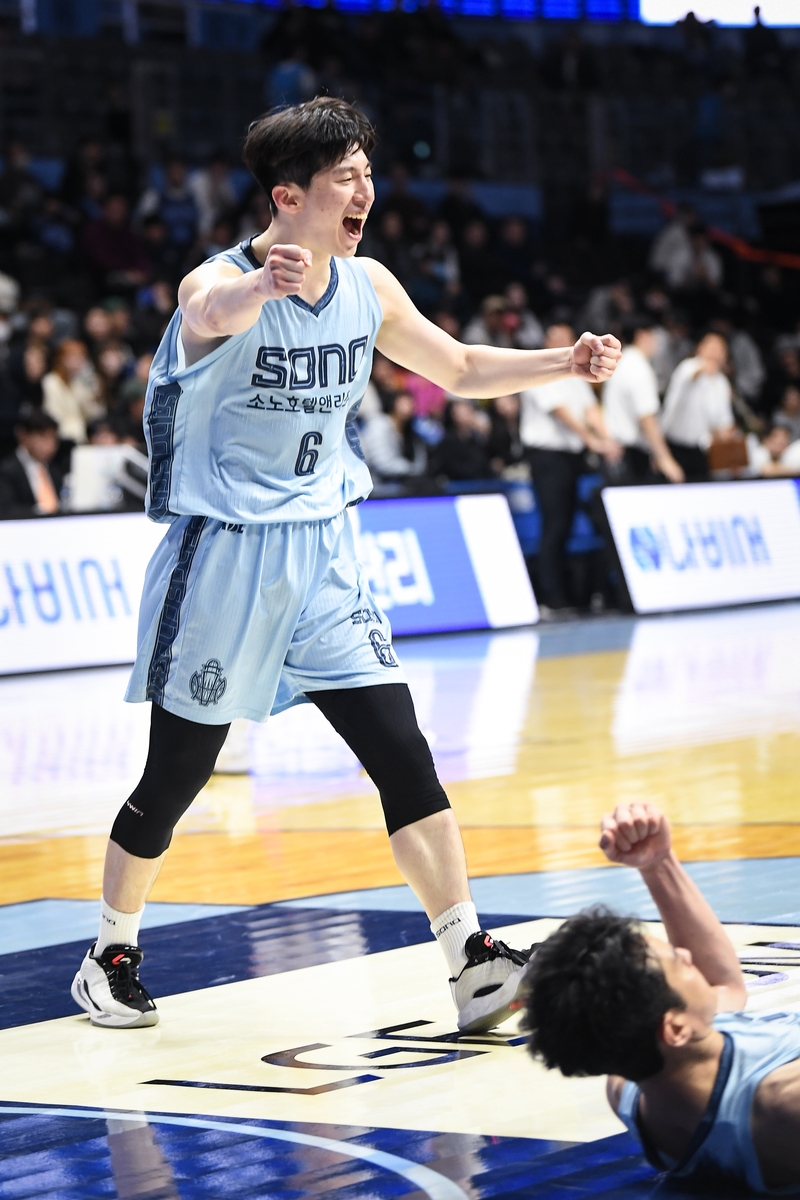 환호하는 이정현