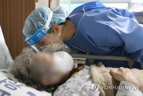 코로나 최전선의 간호사들