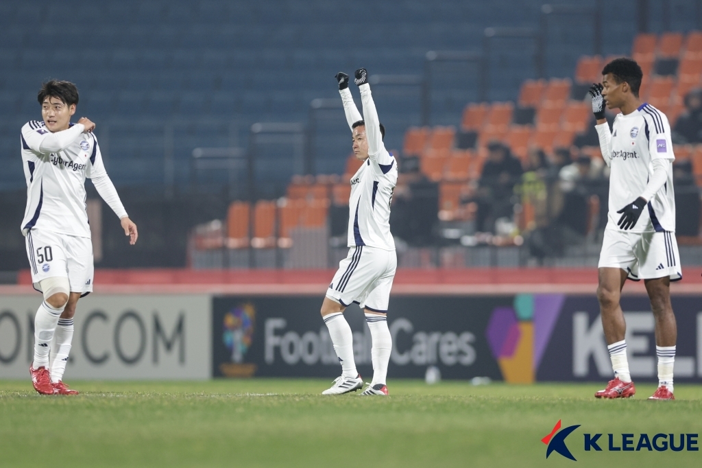 득점 후 기뻐하는 마치다의 센토 게이야