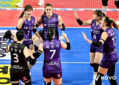 득점 후 기뻐하는 흥국생명 선수들