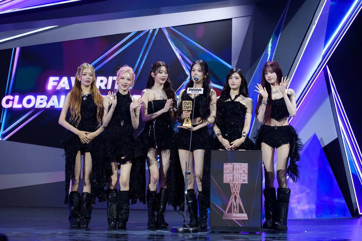 '2025 마마 어워즈'에서 수상한 아이브