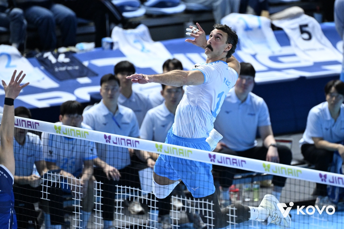 '블로킹 18-9' 대한항공, 10연승 고공비행…삼성화재는 7연패 늪