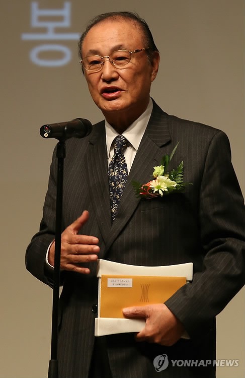 원로배우 윤일봉 사진