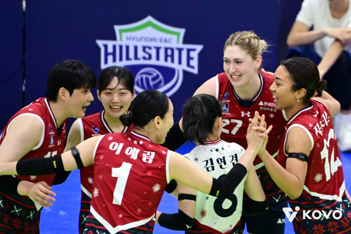 기뻐하는 현대건설 선수들