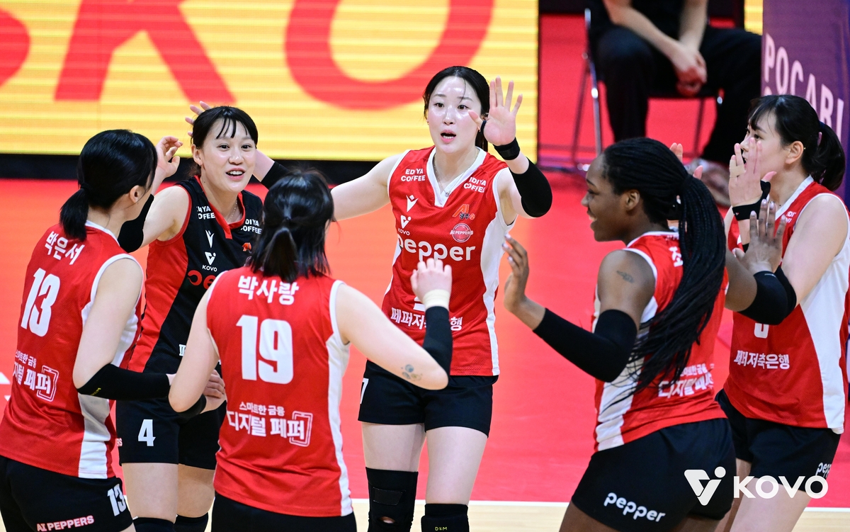 파이팅 외치는 페퍼저축은행 선수들