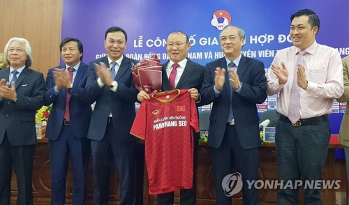 El DT surcoreano Park Hang-seo prorroga su contrato con la selección de Vietnam