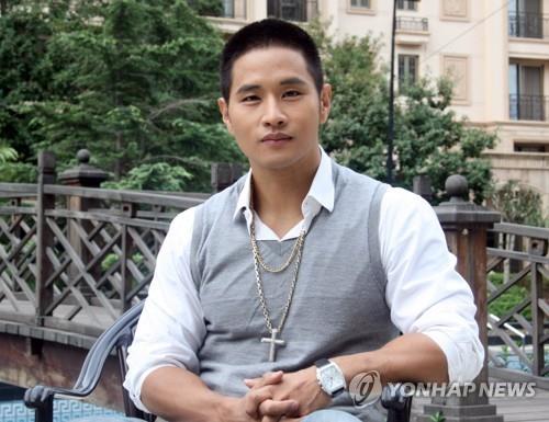 Jefe de la MMA: La prohibición de entrada del cantante Steve Yoo debería estar en vigor