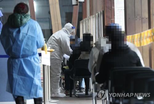 (3ª AMPLIACIÓN) Corea del Sur vuelve a reportar casi 700 casos del nuevo coronavirus por 2º día consecutivo y se acelera el resurgimiento a nivel nacional