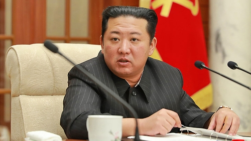 El líder norcoreano preside una sesión plenaria del Comité Central del WPK