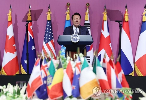 (2ª AMPLIACIÓN) Corea del Sur, EE. UU. y Japón sostendrán una cumbre trilateral al margen de la cumbre de la OTAN