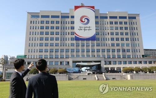 La fotografía del cuerpo de prensa muestra la Oficina Presidencial de Yongsan, en Seúl. (Prohibida su reventa y archivo)