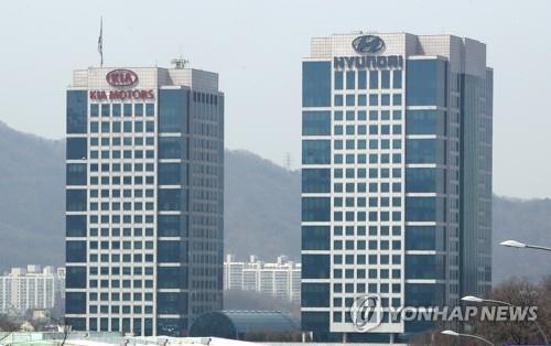 La foto de archivo, sin fechar, muestra las sedes de Hyundai Motor Co. (dcha.) y su empresa hermana más pequeña, Kia Corp., en Yangjae, en el sur de Seúl. (Prohibida su reventa y archivo)