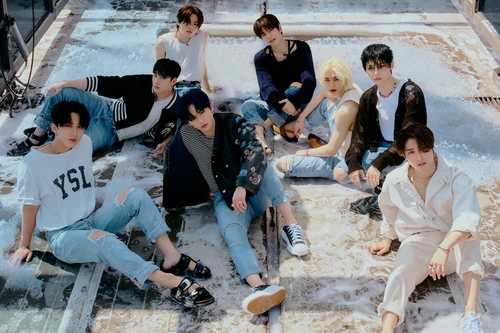 La foto, proporcionada por JYP Entertainment, muestra una imagen promocional del álbum de reproducción extendida "Maxident", del grupo masculino de K-pop Stray Kids. (Prohibida su reventa y archivo)