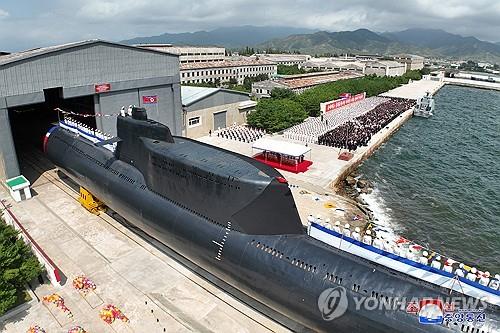 (2ª AMPLIACIÓN) Corea del Norte revela su nuevo 'submarino de ataque nuclear táctico'